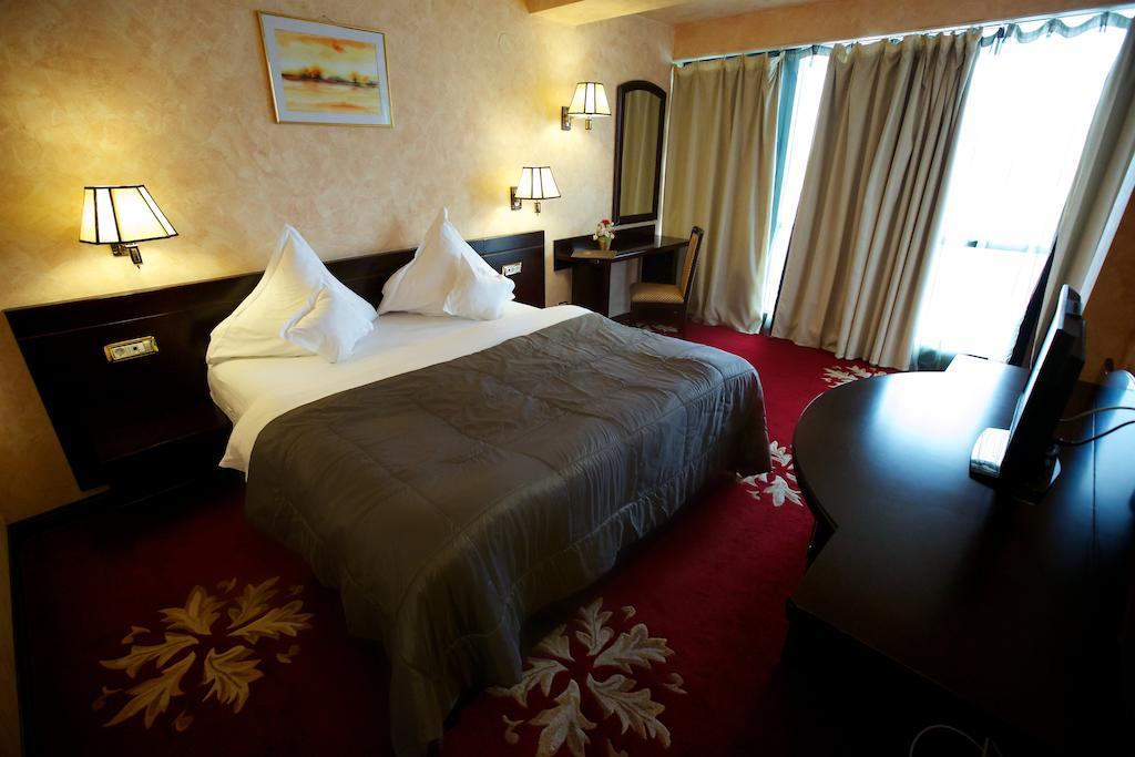Hotel Delta 4 Тулча Экстерьер фото