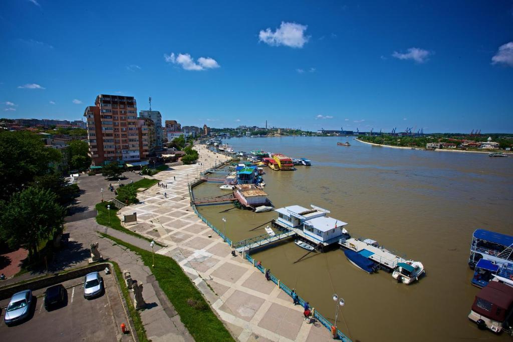 Hotel Delta 4 Тулча Экстерьер фото