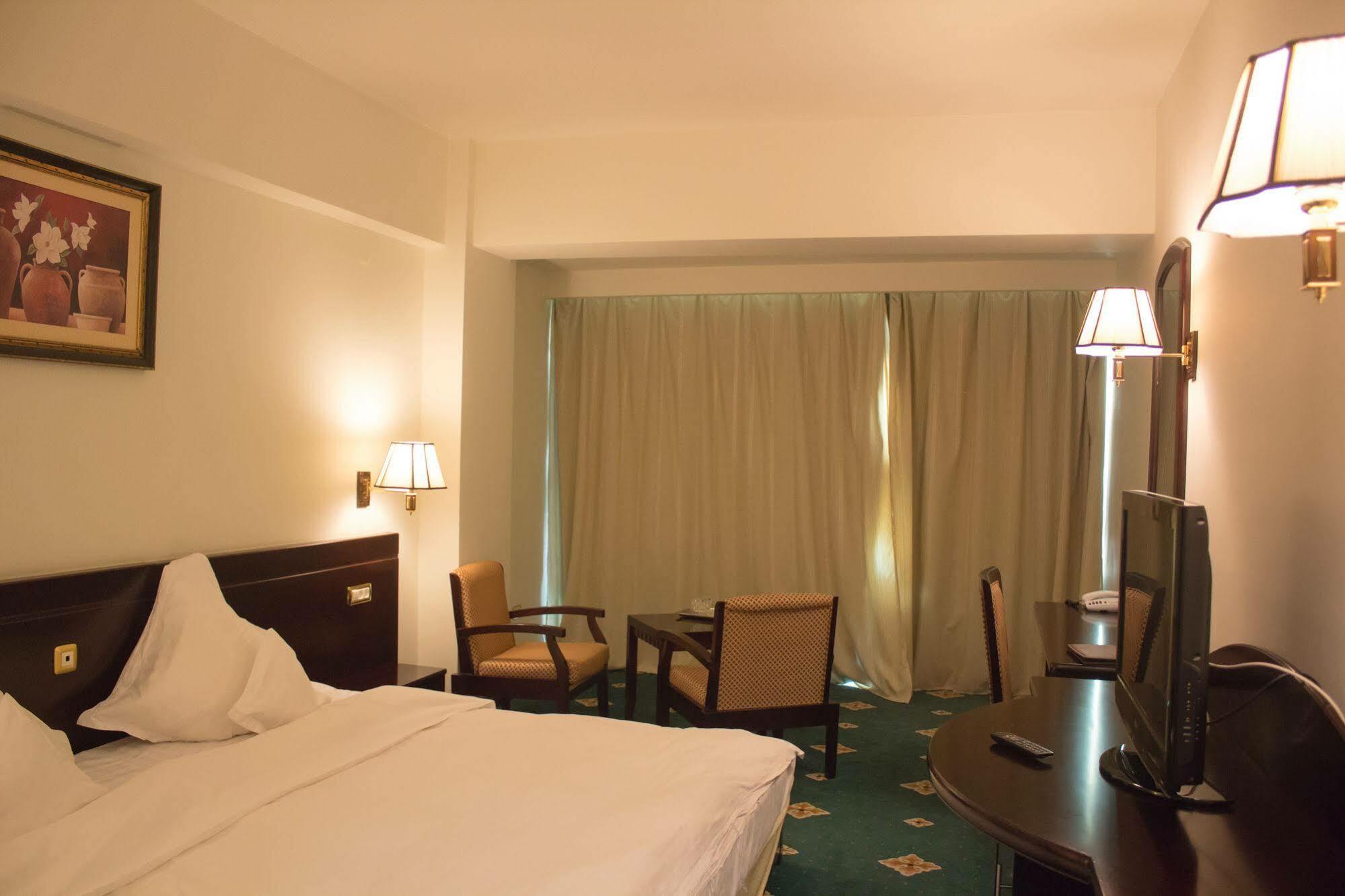Hotel Delta 4 Тулча Экстерьер фото
