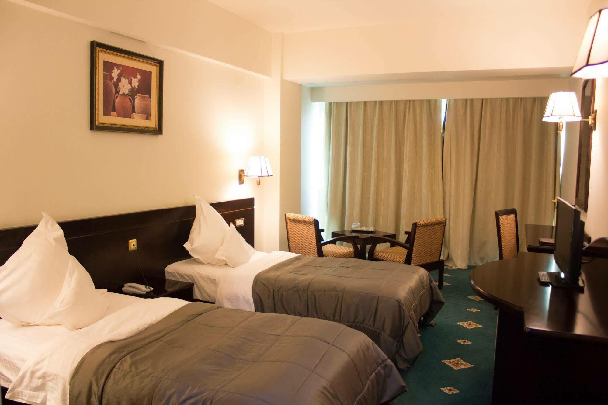 Hotel Delta 4 Тулча Экстерьер фото