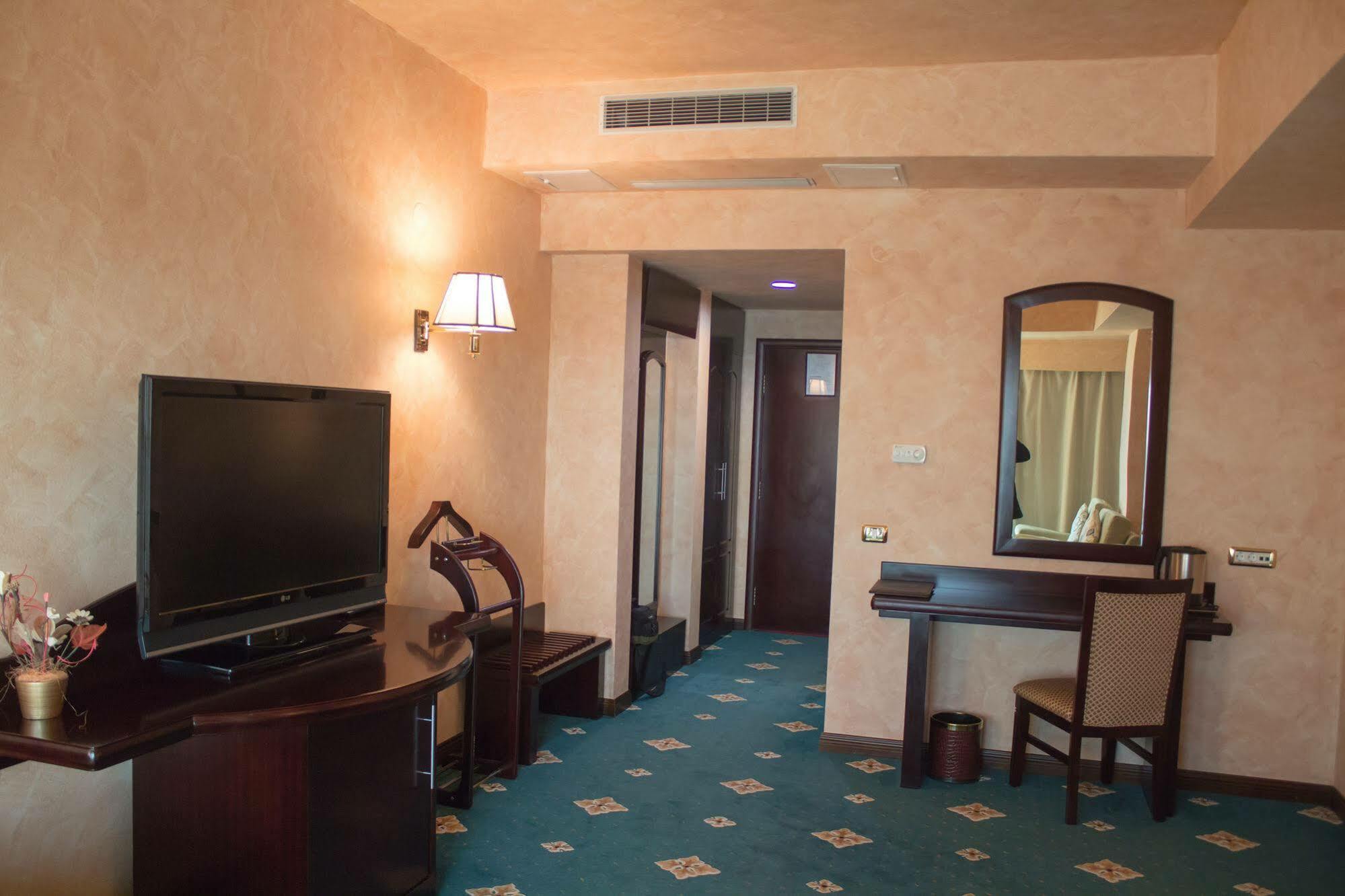 Hotel Delta 4 Тулча Экстерьер фото