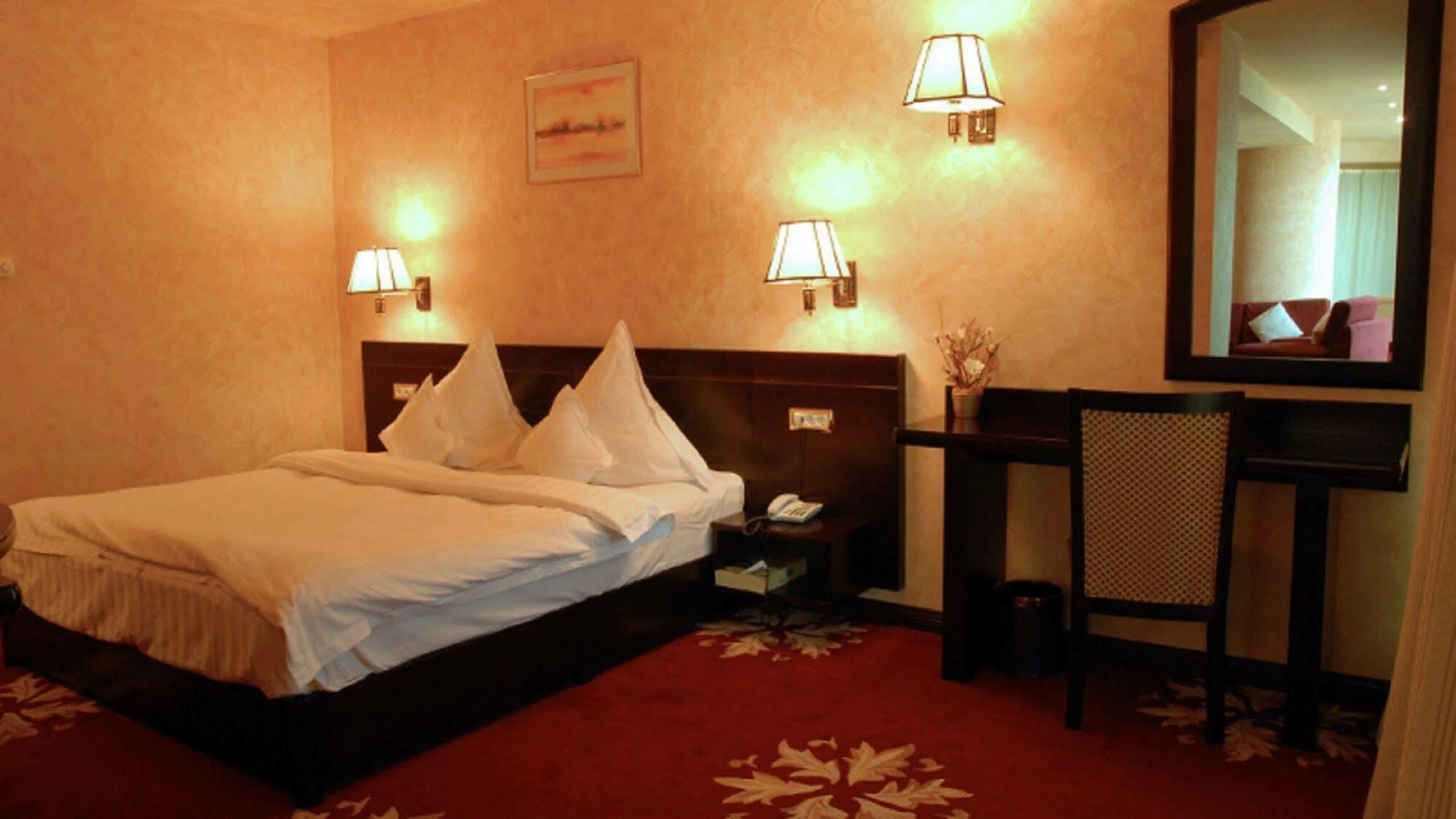 Hotel Delta 4 Тулча Экстерьер фото