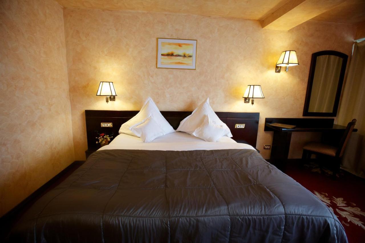Hotel Delta 4 Тулча Экстерьер фото